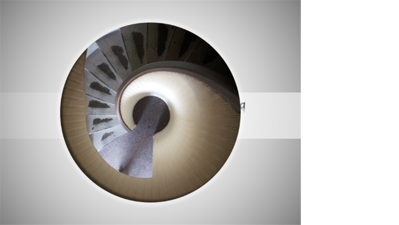 Immagine animata con titolo che forma una spirale e si riduce Immagine animata con titolo che forma una spirale e si riduce